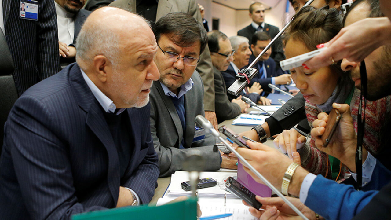 OPEC-MEETING/ Iran's Oil Minister Bijan Zanganeh talks to journalists during a meeting of the Organization of the Petroleum Exporting Countries (OPEC) in Vienna, Austria, November 30, 2016. REUTERS/Heinz-Peter Bader - RTSTYU0