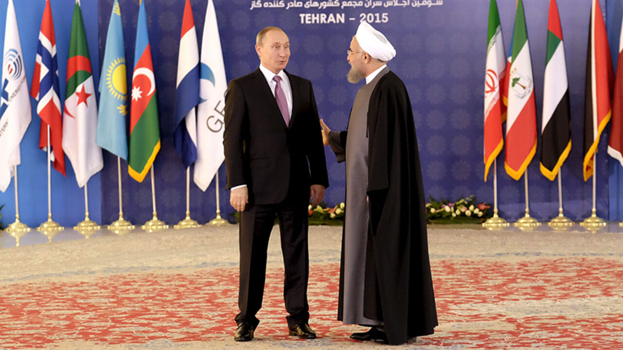 IRAN-GAS/SUMMIT Iran's President Hassan Rouhani (R) welcomes Russia's President Vladimir Putin during the Gas Exporting Countries Forum (GECF) in Tehran, Iran, November 23, 2015. REUTERS/Raheb Homavandi/TIMA ATTENTION EDITORS - THIS IMAGE WAS PROVIDED BY A THIRD PARTY. FOR EDITORIAL USE ONLY. - RTX1VGAC
