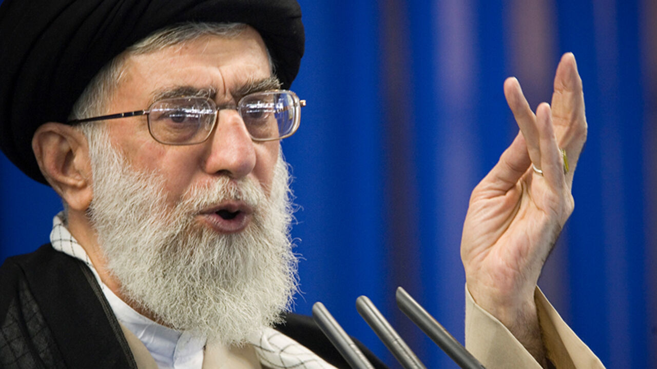 IRAN-USA/KHAMENEI Iran's Supreme Leader Ayatollah Ali Khamenei speaks during Friday prayers in Tehran September 14, 2007. REUTERS/Morteza Nikoubazl/File Photo - RTX2FG6B
