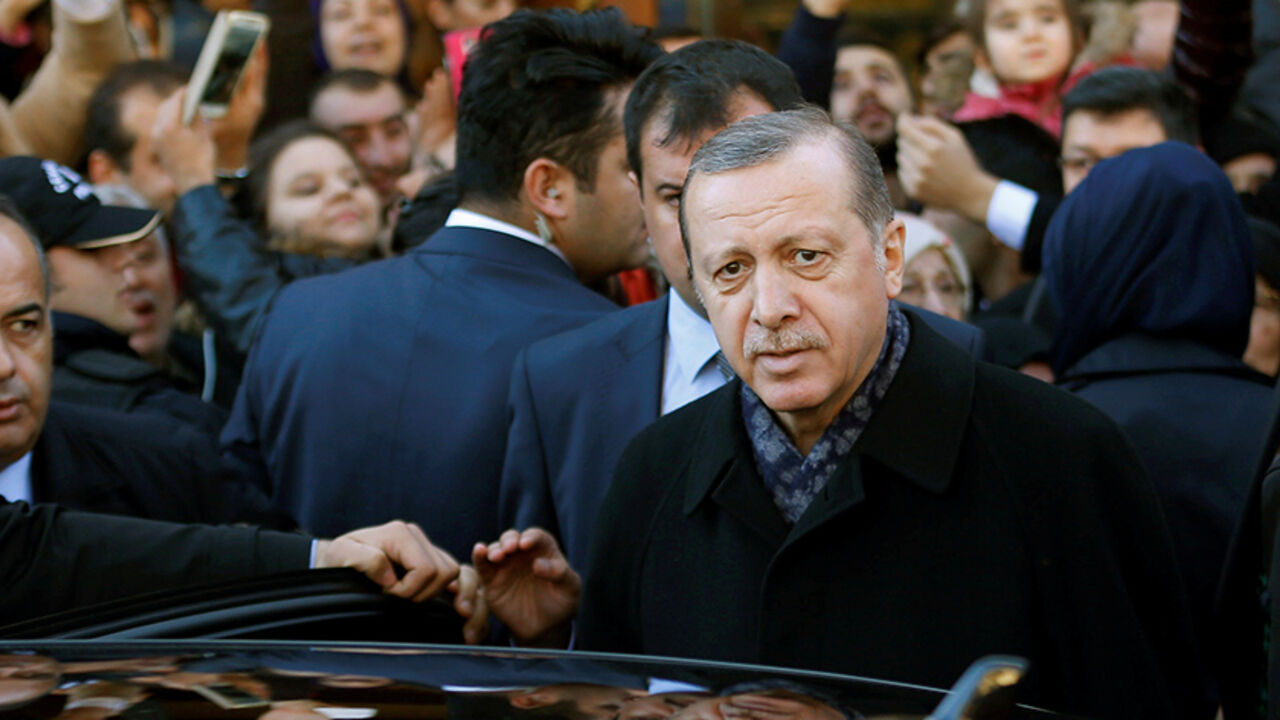 TURKEY-BLAST/ Turkish President Tayyip Erdogan leaves Eyup Sultan mosque in Istanbul, Turkey, December 11, 2016. REUTERS/Murad Sezer - RTX2UIEV