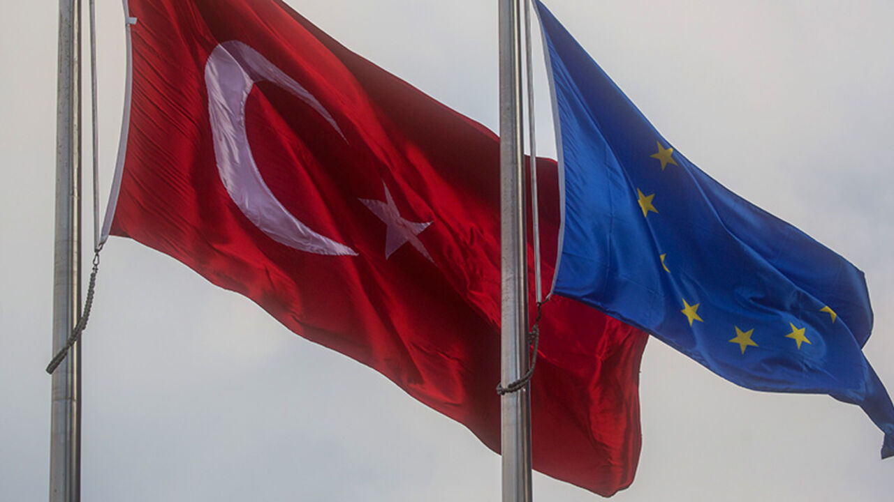 93546034 ISTANBUL, TURKEY - NOVEMBER 24: An EU and Turkish National flag are seen outside a shopping mall on November 24, 2016 in Istanbul, Turkey. European Parliament today voted to suspend Turkey's EU membership talks. Turkey's President Recep Tayyip Erdogan said the decision " has no value for us." The Turkish Lira has weakened significantly since the July 15th failed coup attempt forcing Turkey's central bank today to raise interest rates for the first time in nearly three years. (Photo by Chris McGrath/Getty