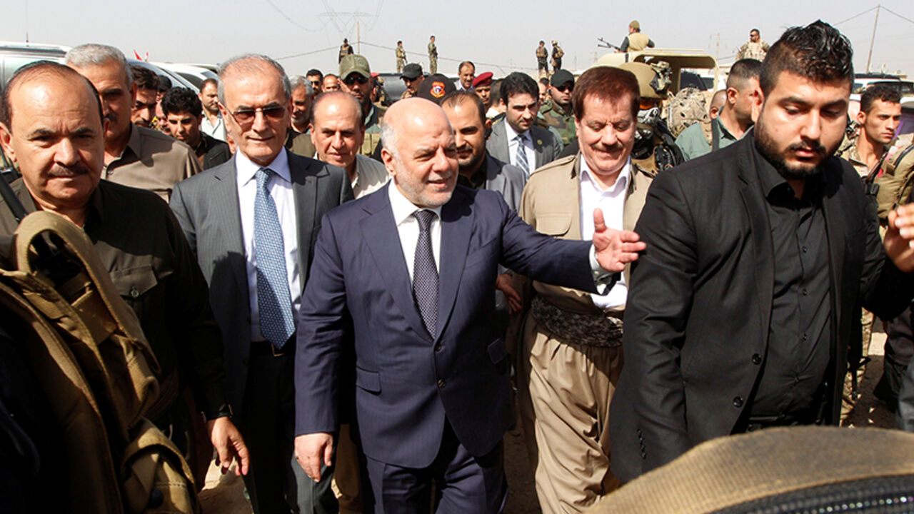 MIDEAST-CRISIS/IRAQ Iraqi Prime Minister Haider al-Abadi (C) gestures during his visit in Kirkuk, Iraq, October 14, 2016. REUTERS/Ako Rasheed - RTSSANO