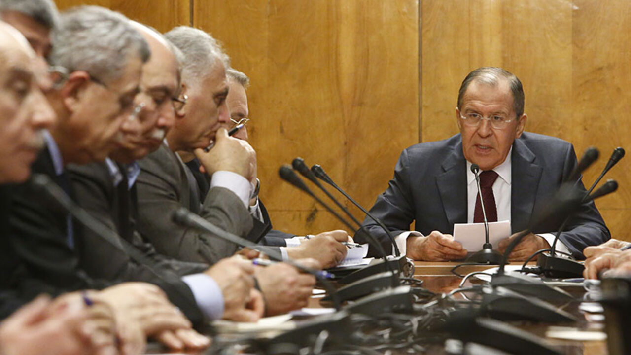 Russian Foreign Minister Sergei Lavrov (R) meets with representatives of Palestinian political parties and movements in Moscow, Russia, January 16, 2017. REUTERS/Sergei Karpukhin - RTSVQN6