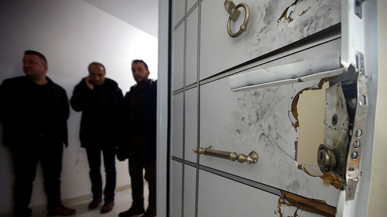 TURKEY-ATTACK/HIDEOUT The door of a hideout where the alleged attacker of Reina nightclub was caught by Turkish police last night, is pictured at Esenyurt neighborhood in Istanbul, Turkey, January 17, 2017. REUTERS/Osman Orsal - RTSVV8P
