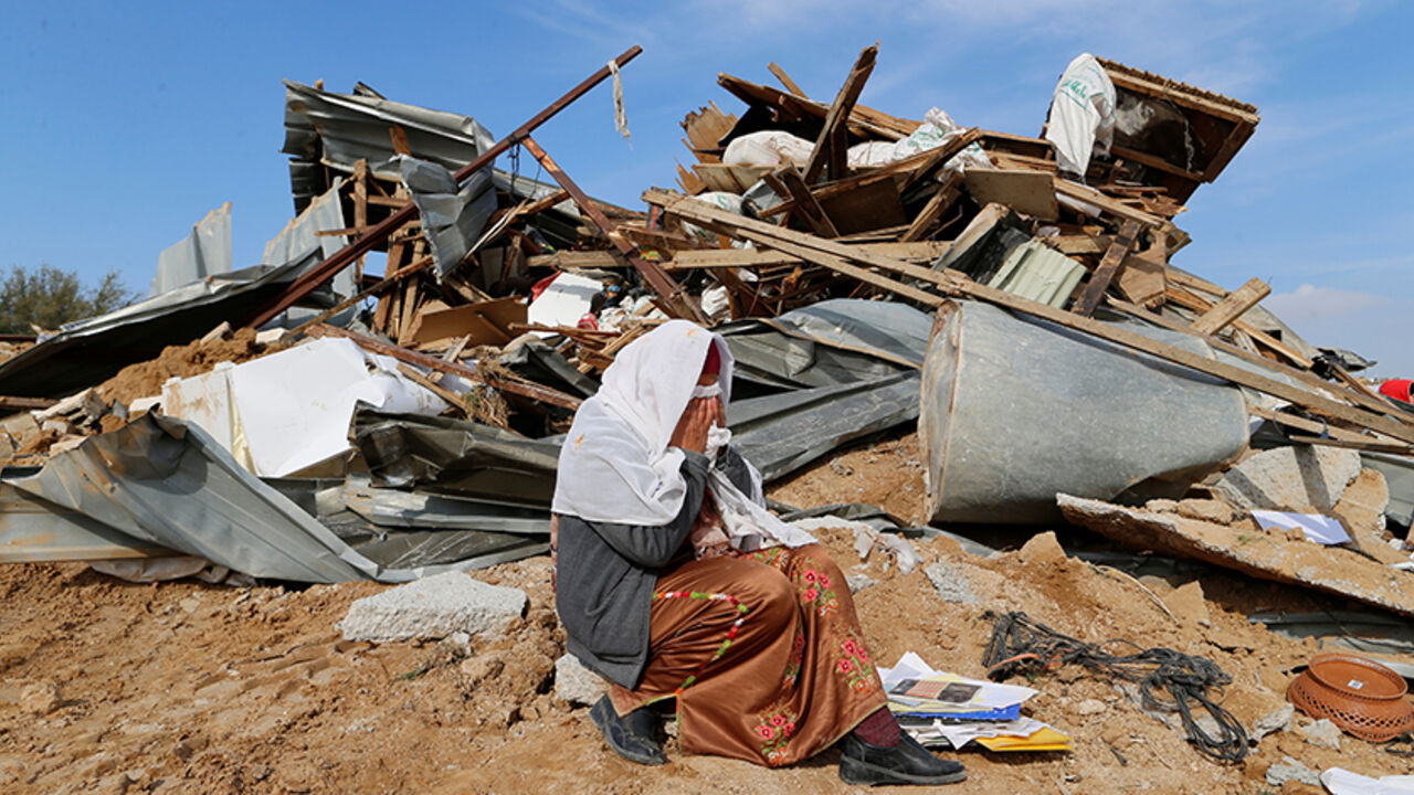 ISRAEL-VIOLENCE/ An Arab Israeli woman sits next to ruins from her dwellings which were demolished by Israeli bulldozers in Umm Al-Hiran, a Bedouin village in Israel's southern Negev Desert January 18, 2017. REUTERS/Ammar Awad TPX IMAGES OF THE DAY - RTSW2QT