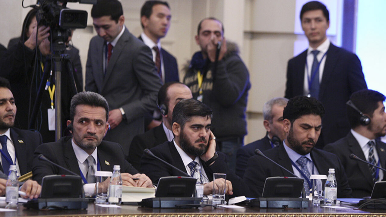 MIDEAST-CRISIS/SYRIA-TALKS Mohammad Alloush (C), the head of the Syrian opposition delegation, attends Syria peace talks in Astana, Kazakhstan January 23, 2017. REUTERS/Mukhtar Kholdorbekov - RTSWWYO