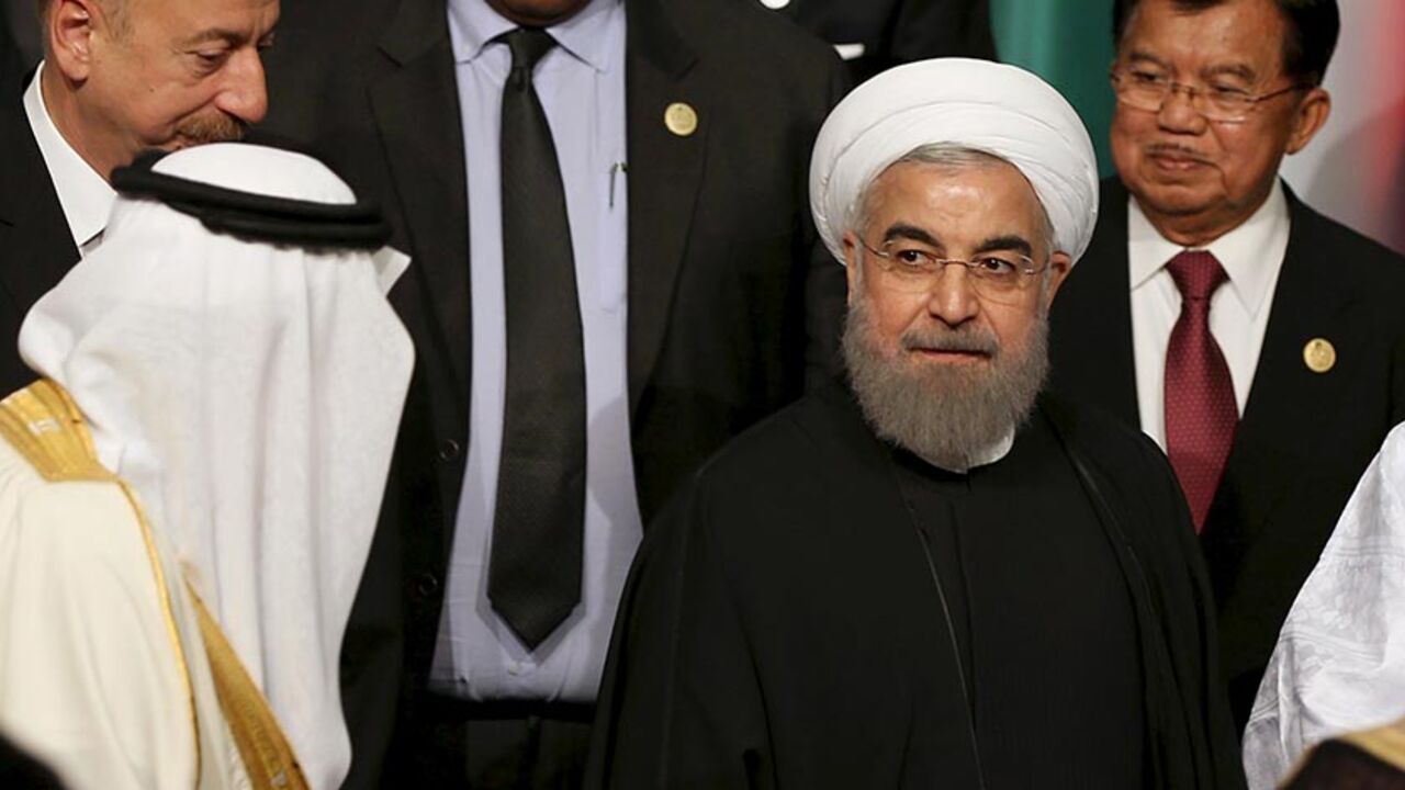 TURKEY-SUMMIT/ King Salman of Saudi Arabia (front L) is pictured with Iranian President Hassan Rouhani (front R) during a family photo session at the Organisation of Islamic Cooperation (OIC) Istanbul Summit in Istanbul, Turkey April 14, 2016. Picture taken April 14, 2016. REUTERS/Onur Coban/Pool - RTX2A4TB