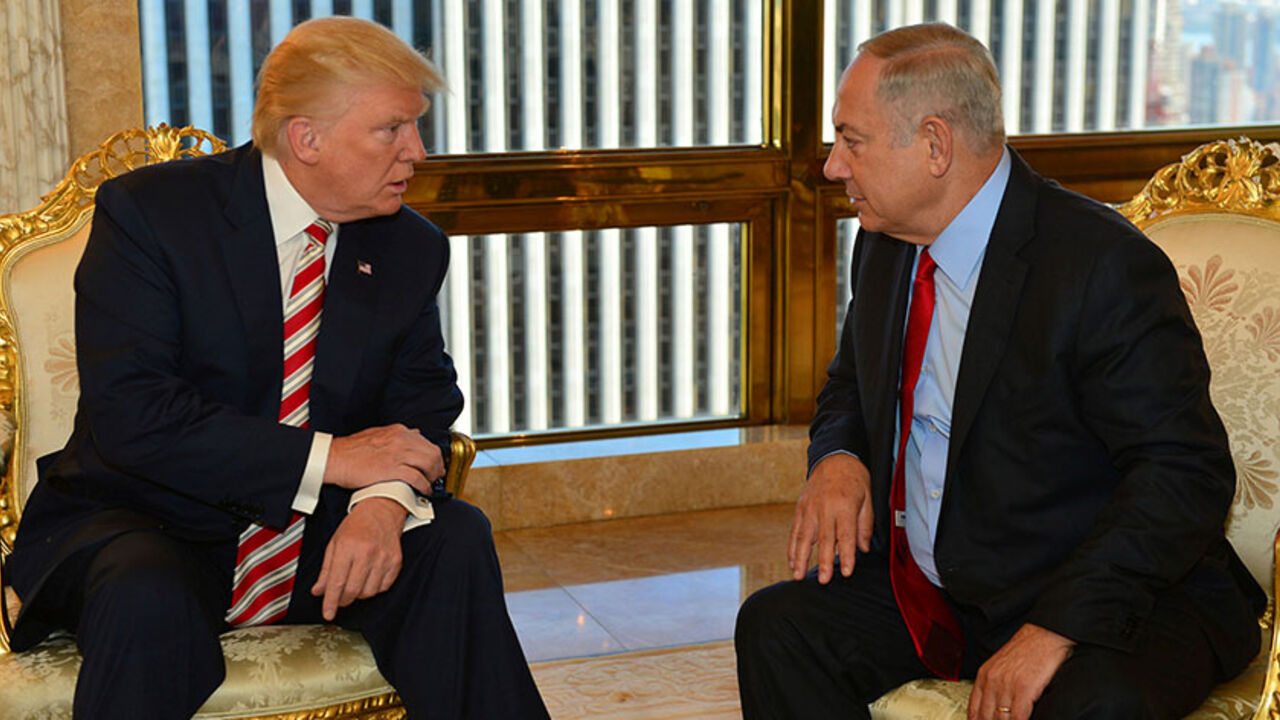 USA-ELECTION/ISRAEL Israeli Prime Minister Benjamin Netanyahu (R) speaks to Republican U.S. presidential candidate Donald Trump during their meeting in New York, September 25, 2016. Kobi Gideon/Government Press Office (GPO)/Handout via REUTERS ATTENTION EDITORS - THIS IMAGE HAS BEEN SUPPLIED BY A THIRD PARTY. FOR EDITORIAL USE ONLY. - RTX2SIOS
