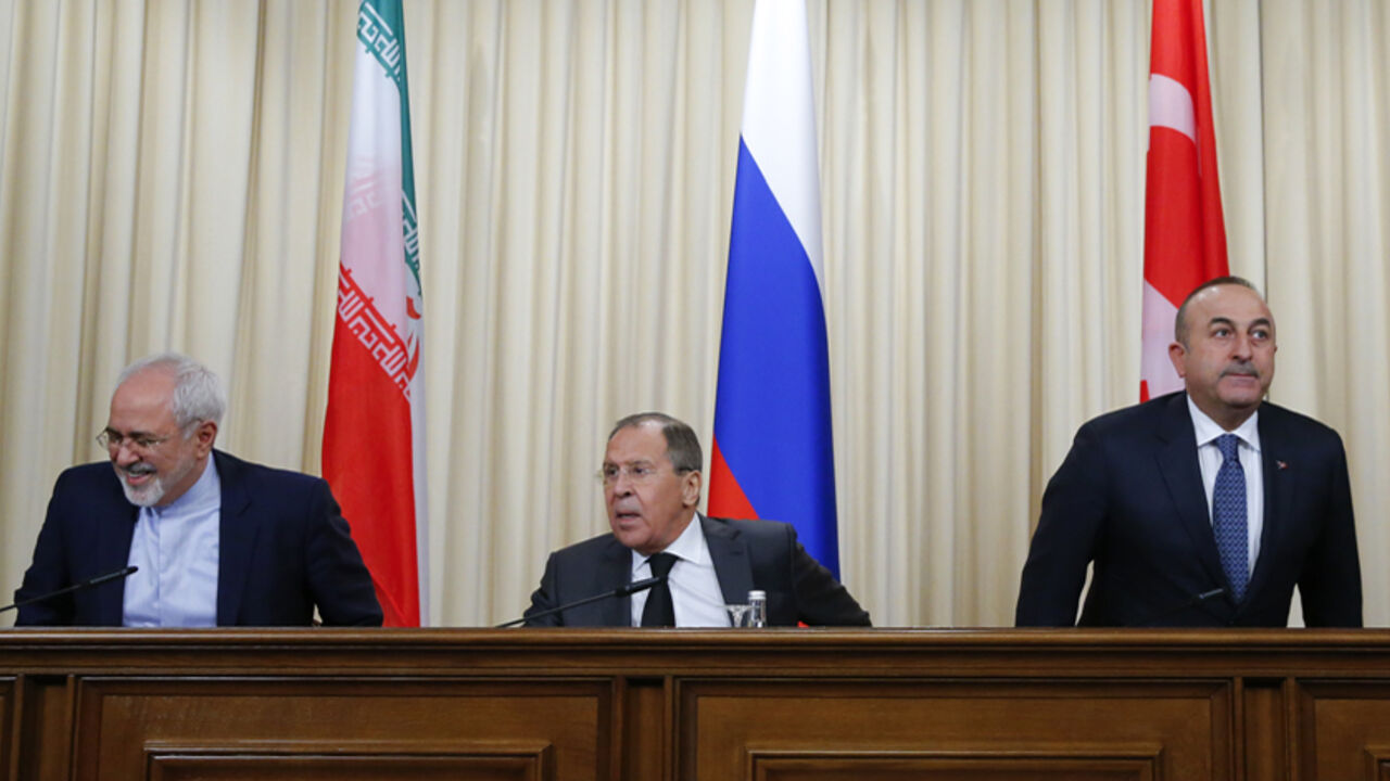 MIDEAST-CRISIS/SYRIA-TURKEY-RUSSIA Foreign ministers, Sergei Lavrov (C) of Russia, Mevlut Cavusoglu (R) of Turkey and Mohammad Javad Zarif of Iran, attend a news conference in Moscow, Russia, December 20, 2016. REUTERS/Maxim Shemetov - RTX2VUYG