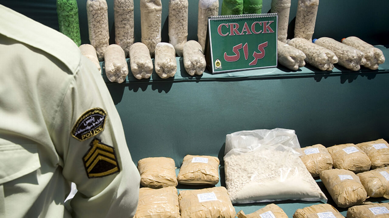 DRUGS-UN/IRAN An Iranian anti-narcotics policeman stands guard beside a display of confiscated drugs during a ceremony concluding anti-narcotics manoeuvres in Zahedan, 1,605 kilometers (1,003 miles) southeast of Tehran May 20, 2009. The head of the U.N. crime agency praised Iran during a visit on Wednesday for curbing the flow of smuggled heroin from Afghanistan and helping keep the drug off Western streets. Picture taken May 20, 2009. REUTERS/Caren Firouz (IRAN CRIME LAW POLITICS SOCIETY) - RTXKL1B