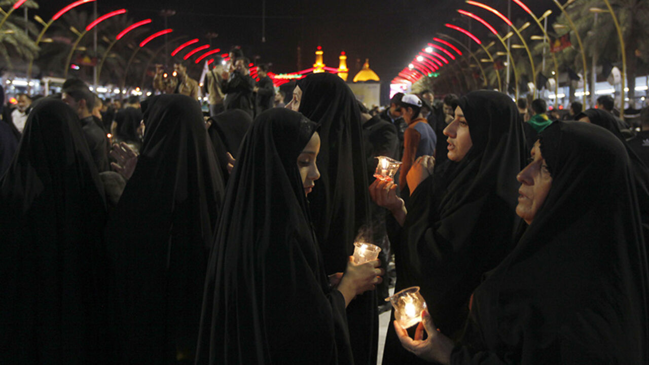 MIDEAST-CRISIS/ASHOURA-IRAQ Muslim Shi'ite women light candles to commemorate Ashoura in Kerbala, southwest of Baghdad November 4, 2014. A gathering of millions of Shi'ite Muslims at shrines and mosques across Iraq for the Ashoura religious commemoration passed without any major attacks on Tuesday, under tight security imposed for fear of Islamic State bombers. REUTERS/Ahmed Saad (IRAQ - Tags: CIVIL UNREST POLITICS RELIGION) - RTR4CU6O