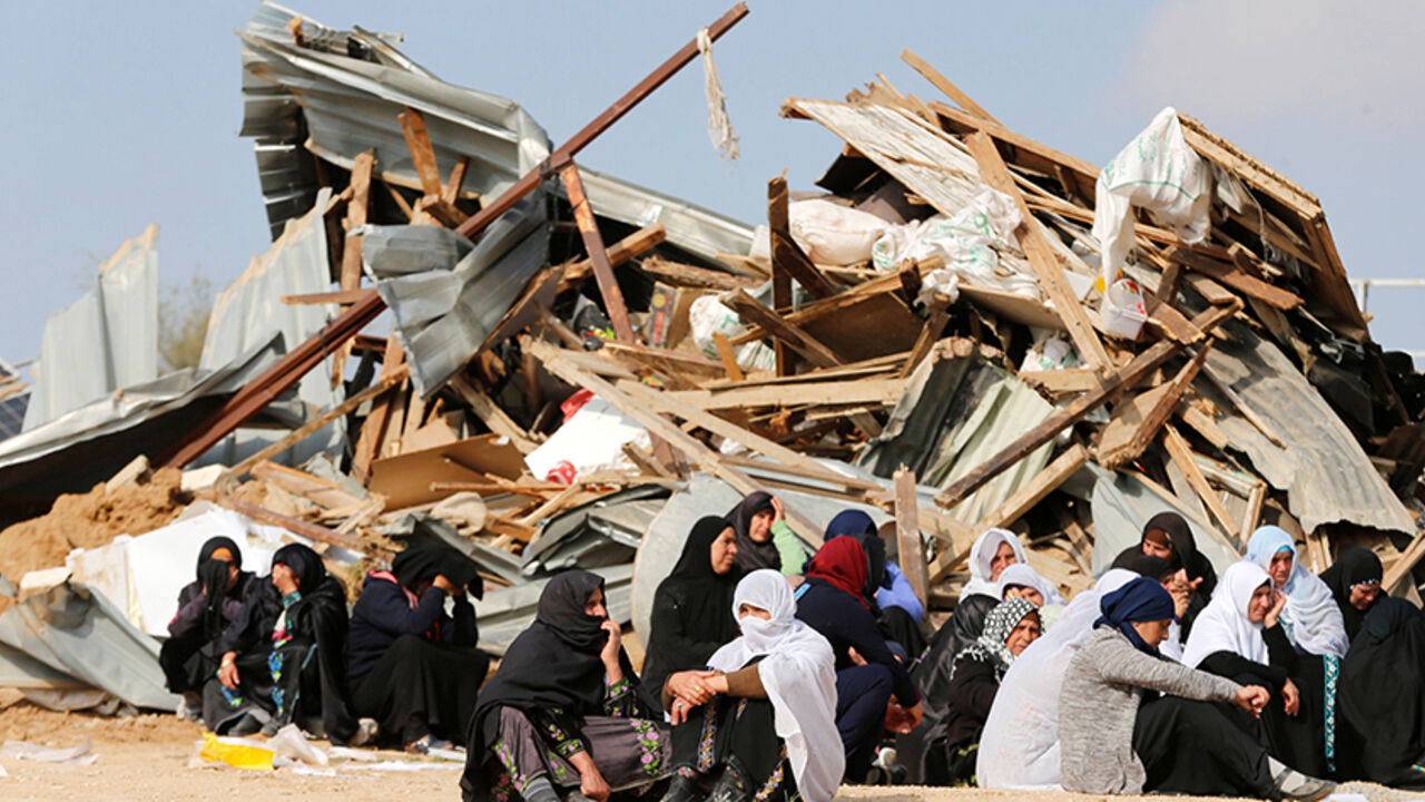 ISRAEL-VIOLENCE/ Arab Israeli women sit next to the ruins of their dwellings which were demolished by Israeli bulldozers in Umm Al-Hiran, a Bedouin village in Israel's southern Negev Desert January 18, 2017. REUTERS/Ammar Awad TPX IMAGES OF THE DAY - RTSW1WP
