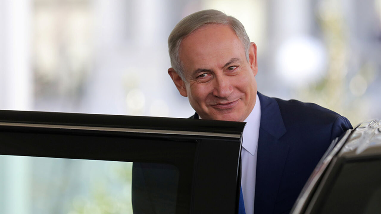Israeli Prime Minister Benjamin Netanyahu leaves the White House after a meeting with President Donald Trump in Washington, U.S., February 15, 2017. REUTERS/Carlos Barria - RTSYUPM