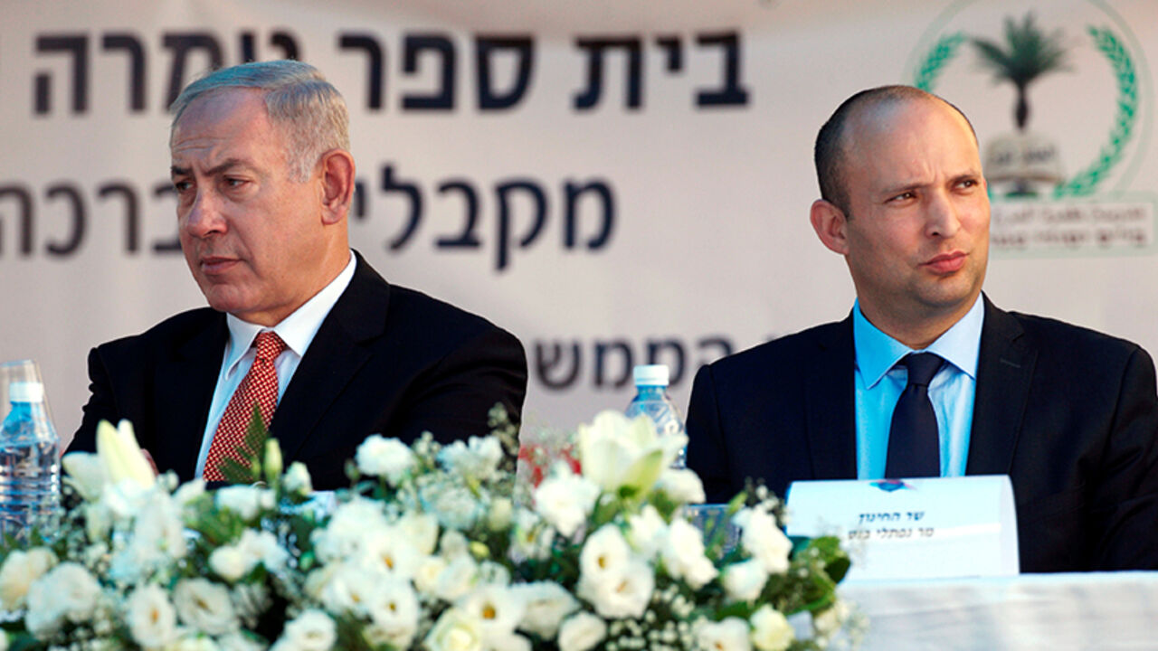 ISRAEL-POLITICS/ Israeli Prime Minister Benjamin Netanyahu (L) and Education Minister Naftali Bennett visit the "Tamra HaEmek" elementary school on the first day of the school year, in the Arab Israeli town of Tamra, Israel September 1, 2016. REUTERS/Baz Ratner - RTX2NR9G