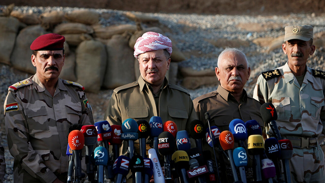MIDEAST-CRISIS/IRAQ-MOSUL Iraq's Kurdistan region's President Massoud Barzani (C) speaks during a news conference on the outskirts of Mosul, Iraq, October 17, 2016. REUTERS/Azad Lashkari - RTX2P71L