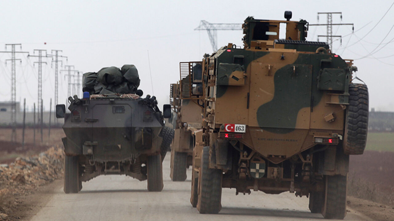 MIDEAST-CRISIS/SYRIA-TURKEY Turkish military vehicles drive in the Syrian rebel-held town of al-Rai, as they head towards the northern Syrian town of al-Bab, Syria January 4, 2017. REUTERS/Khalil Ashawi - RTX2XITU