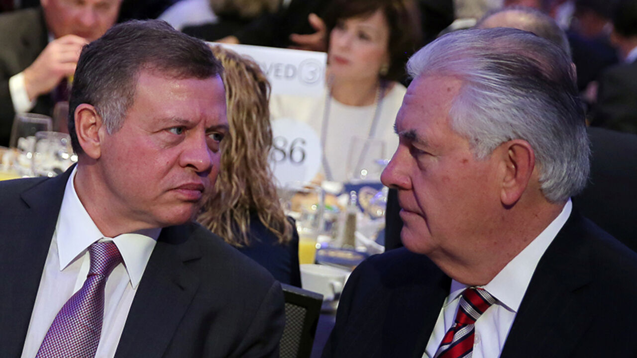 USA-JORDAN/ Jordan's King Abdullah (L) speaks with Secretary of State Rex Tillerson at the National Prayer Breakfast in Washington, U.S., February 2, 2017. REUTERS/Carlos Barria - RTX2ZCD3