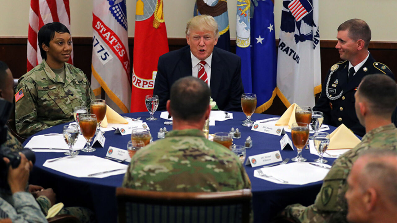 USA-TRUMP/ U.S. President Donald Trump attends a lunch with members of the U.S. military during a visit at the U.S. Central Command (CENTCOM) and Special Operations Command (SOCOM) headquarters in Tampa, Florida, U.S., February 6, 2017. REUTERS/Carlos Barria TPX IMAGES OF THE DAY - RTX2ZWGG