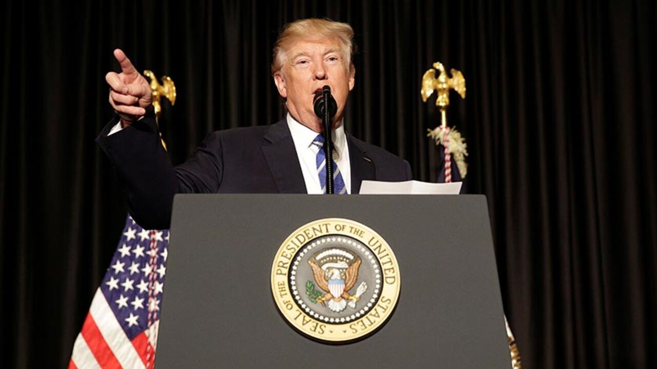 USA-TRUMP/ U.S. President Donald Trump speaks to members of the law enforcement at the Major Cities Chiefs Association (MCCA) Winter Conference in Washington, U.S., February 8, 2017. REUTERS/Joshua Roberts - RTX305LF