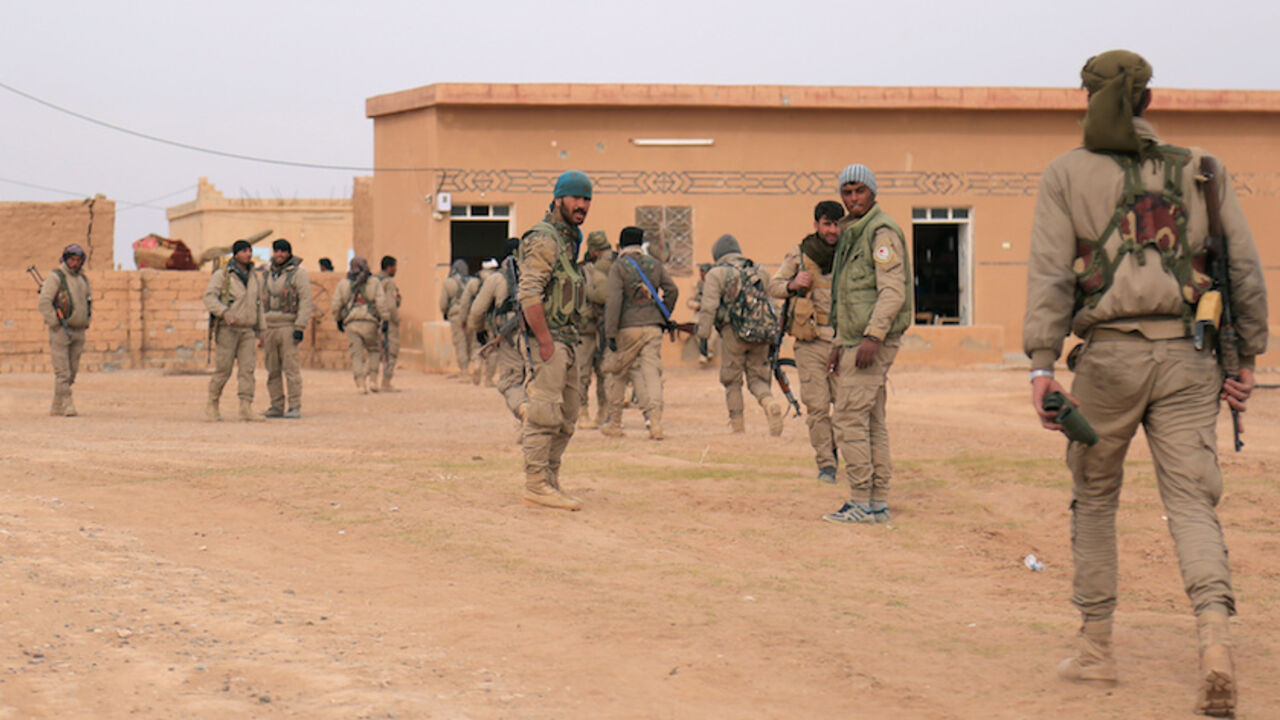 MIDEAST-CRISIS/SYRIA-TURKEY Syrian Democratic Forces (SDF) fighters walk with their weapons during an offensive against Islamic State militants in northern Raqqa province, Syria February 8, 2017. REUTERS/Rodi Said - RTX3067W