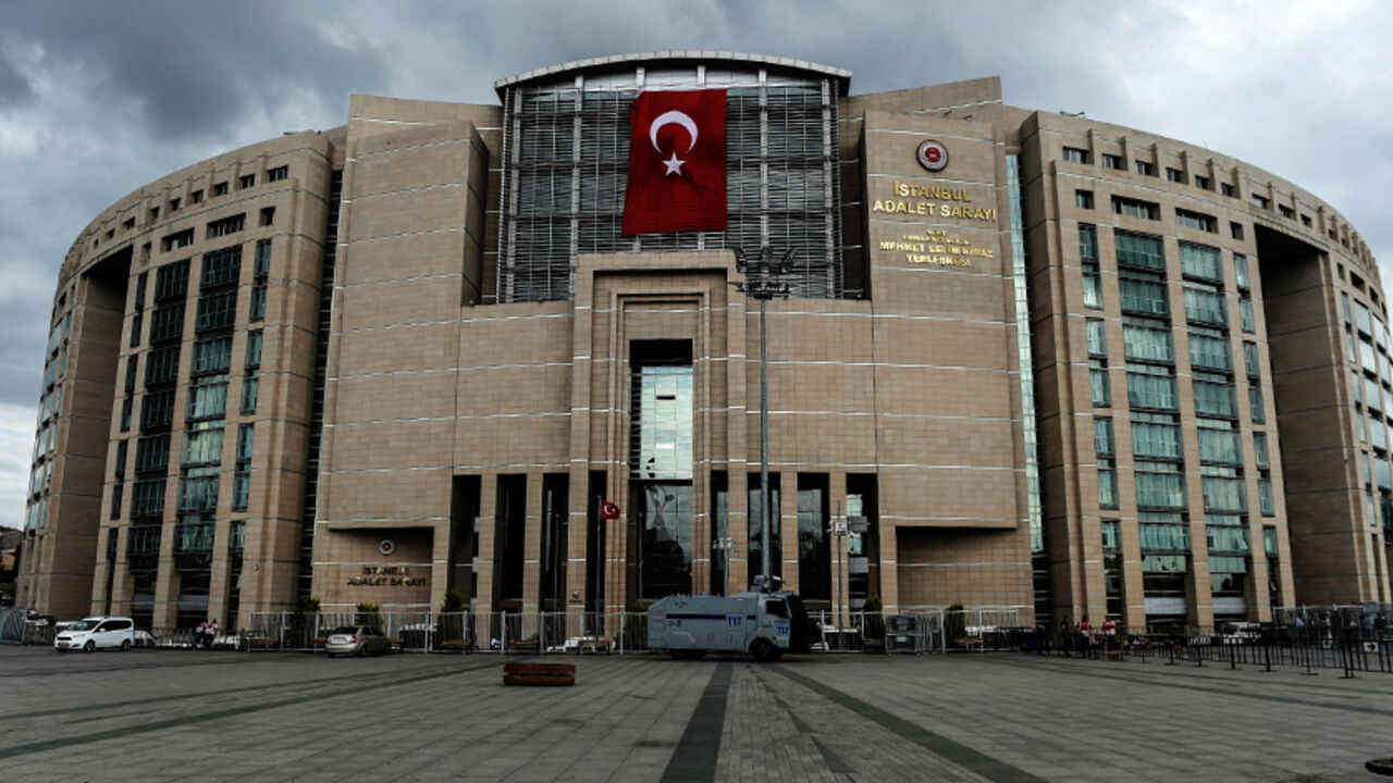 AFP_DE3KX A photo taken on July 20, 2016 shows a Turkish flag on the Istanbul Justice Palace (Adalet Sarayi).
Turkish President Recep Tayyip Erdogan on July 20 chaired a crunch security meeting for the first time since the failed coup, as global alarm grew over a widening purge that has seen around 50,000 people either detained or sacked. / AFP / BULENT KILIC (Photo credit should read BULENT KILIC/AFP/Getty Images)