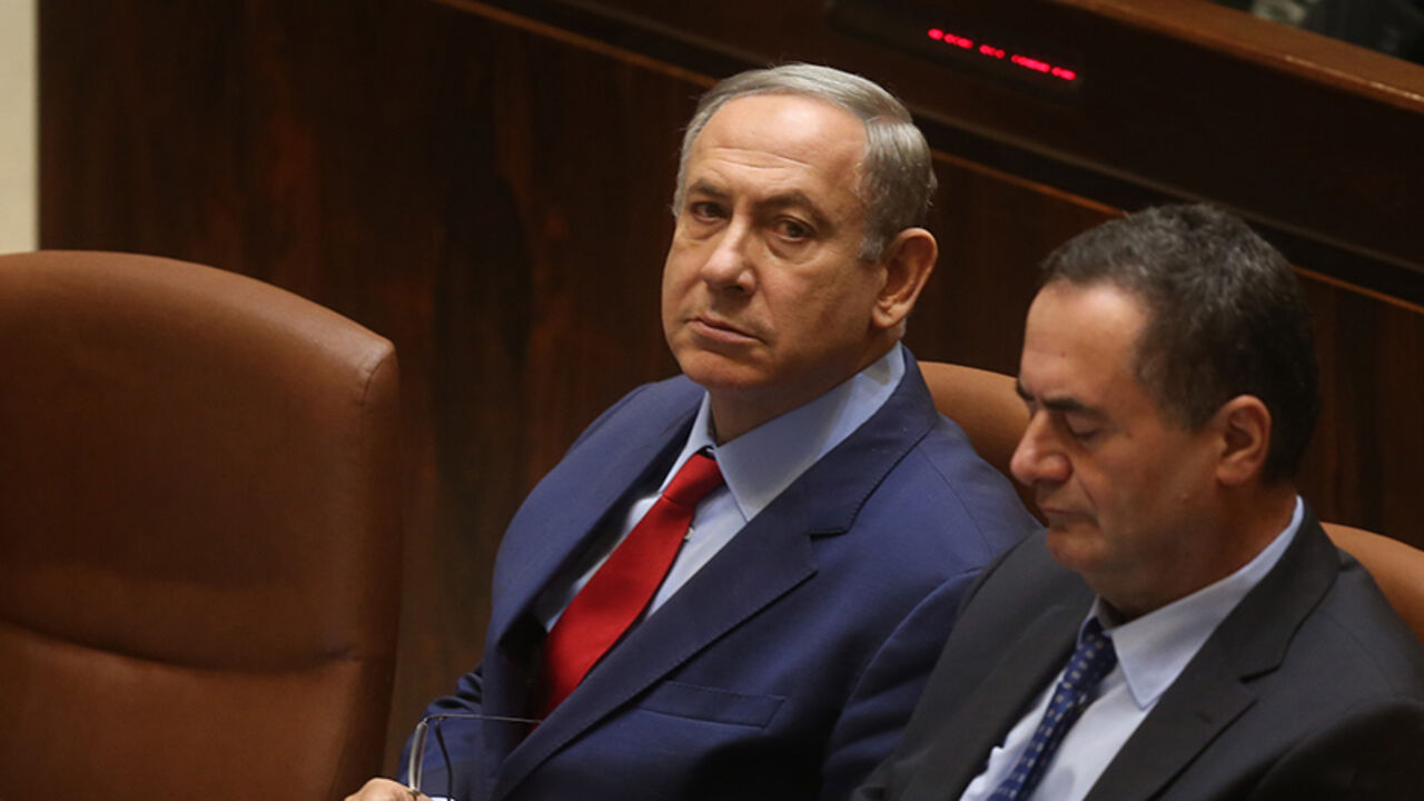 AFP_HN72E Israeli Prime Minister Benjamin Netanyahu (L) sits next to Minister of Transport Yisrael Katz during the opening of the winter session at the Israeli parliament in Jerusalem on October 31, 2016. / AFP / MENAHEM KAHANA (Photo credit should read MENAHEM KAHANA/AFP/Getty Images)