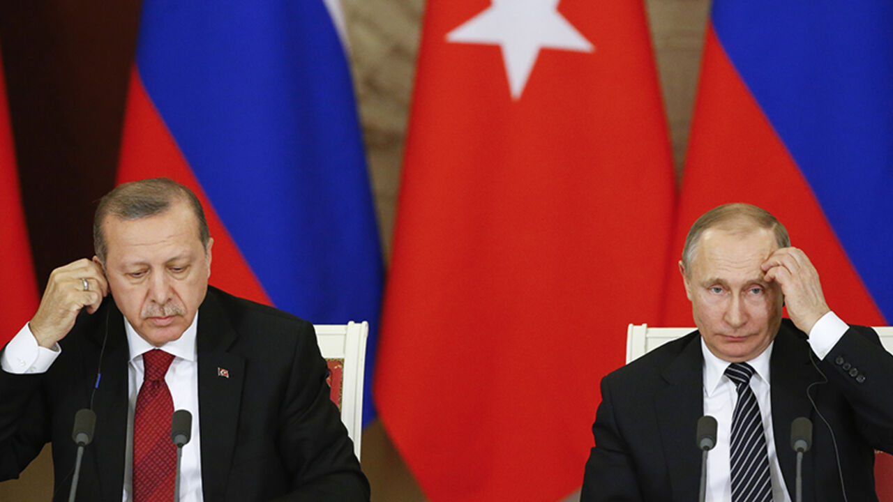MIDEAST-CRISIS/SYRIA-RUSSIA-TURKEY-PEACE Russian President Vladimir Putin (R) and his Turkish counterpart Tayyip Erdogan attend a news conference after the talks at the Kremlin in Moscow, Russia, March 10, 2017. REUTERS/Sergei Ilnitsky/Pool - RTS12BYZ