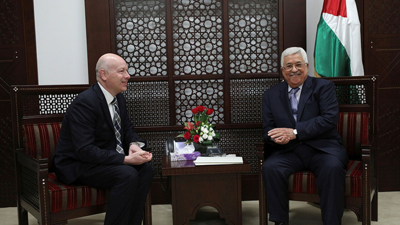 PALESTINIANS-USA/ Palestinian President Mahmoud Abbas meets with Jason Greenblatt, U.S. President Donald Trump's Middle East envoy, in the West Bank city of Ramallah, March 14, 2017. REUTERS/Mohamad Torokman - RTX30XHH
