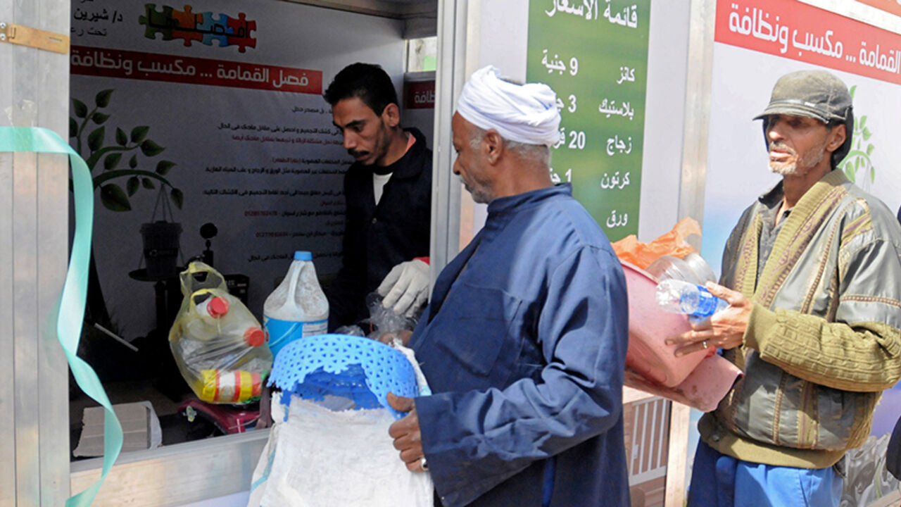 EGYPT-RECYCLING/KIOSKS Men stand in line to sell their garbage at a centre that offers residents money in exchange of their recyclable garbage in an attempt to keep the city streets clean in Cairo, Egypt, March 11, 2017. Picture taken March 11, 2017. REUTERS/Foaad Shokry - RTX314ZC