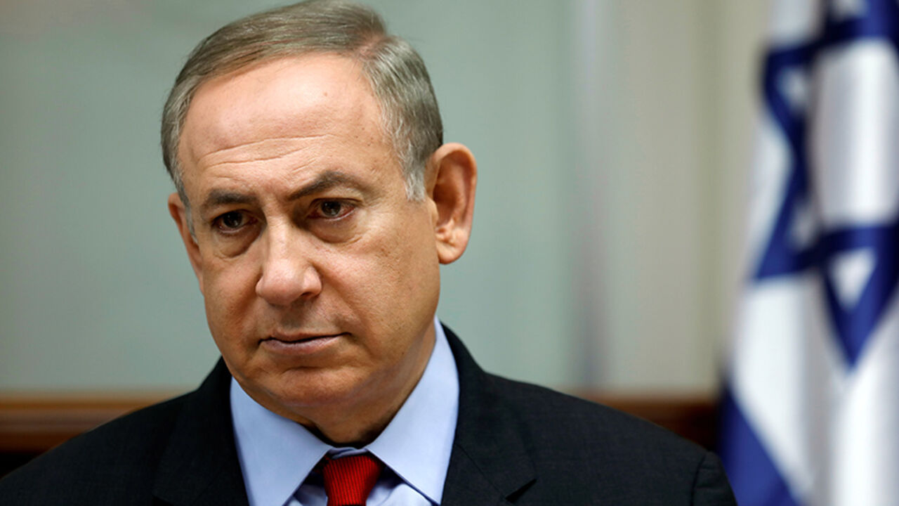Israeli Prime Minister Benjamin Netanyahu attends a cabinet meeting in Jerusalem March 16, 2017. REUTERS/Amir Cohen - RTX319O4