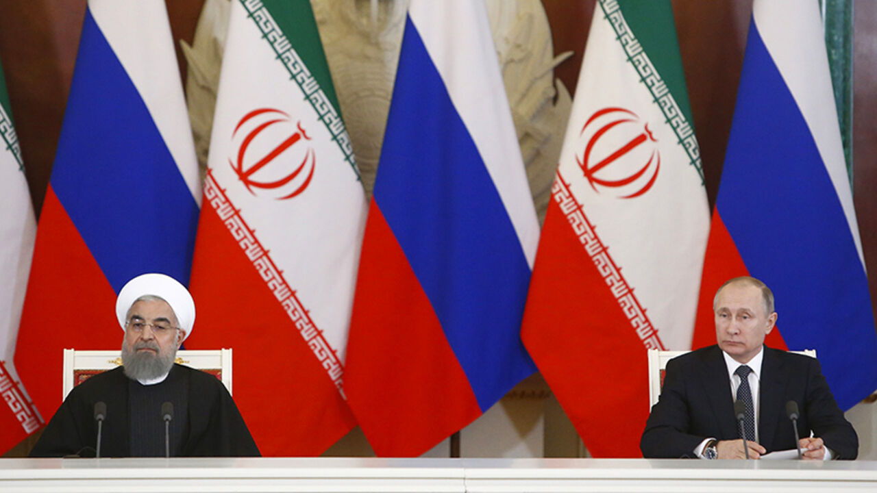 RUSSIA-IRAN/ROUHANI Russian President Vladimir Putin and Iranian President Hassan Rouhani attend a signing ceremony following their meeting at the Kremlin in Moscow, Russia March 28, 2017. REUTERS/Sergei Karpukhin - RTX332TJ