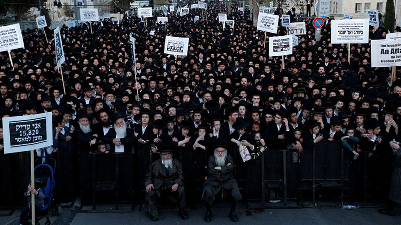 ISRAEL-PROTEST/ Ultra-Orthodox Jewish protesters take part in a demonstration against members of their community serving in the Israeli army, in Jerusalem March 28, 2017. REUTERS/Baz Ratner TPX IMAGES OF THE DAY - RTX333A1