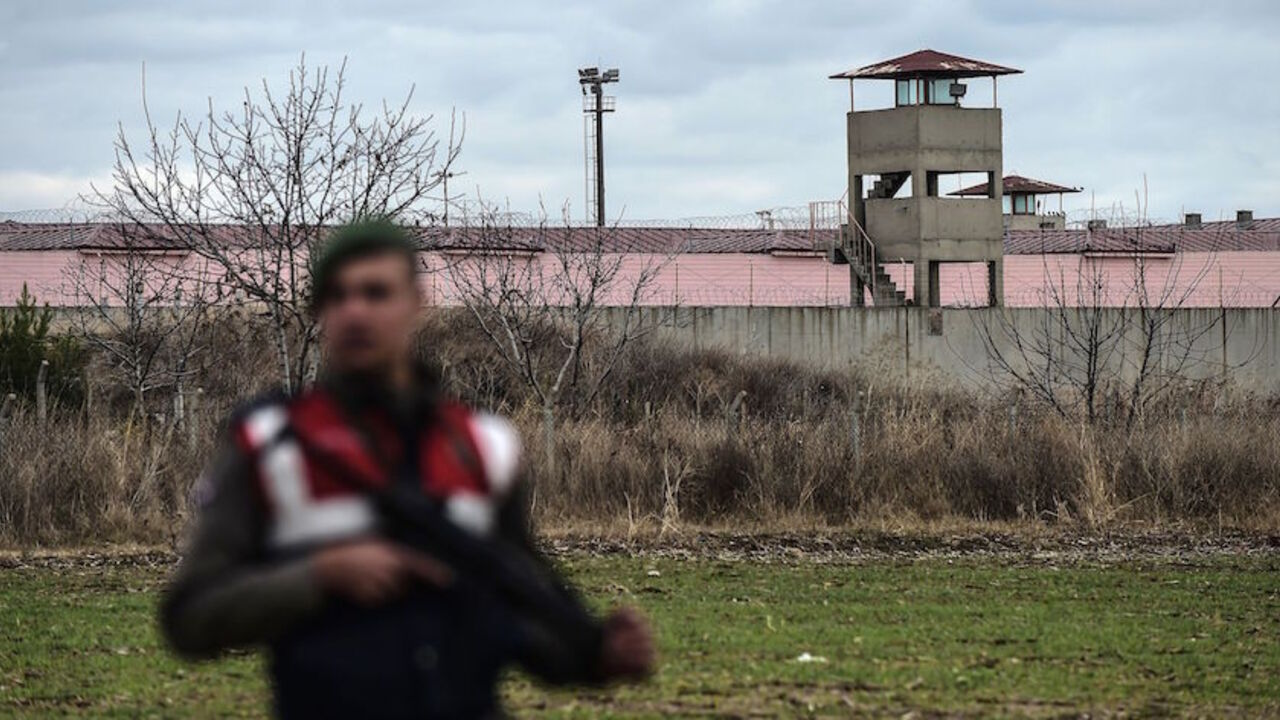 AFP_IA3Y8 A Turkish Gendarmerie (Jandarma) officer stands guard outside the Erdine Prison (background) after a delegation from the Party of European Socialists (PES) visited the leader of the pro-Kurdish Peoples' Democratic Party (HDP) party Selahattin Demirtas, imprisoned in Edirne, on November 21, 2016.
Ten MPs from the HDP, including co-leaders Selahattin Demirtas and Figen Yukseksag, were arrested this month on charges of links to the outlawed Kurdistan Workers' Party (PKK). Turkey declared a state of emergency a