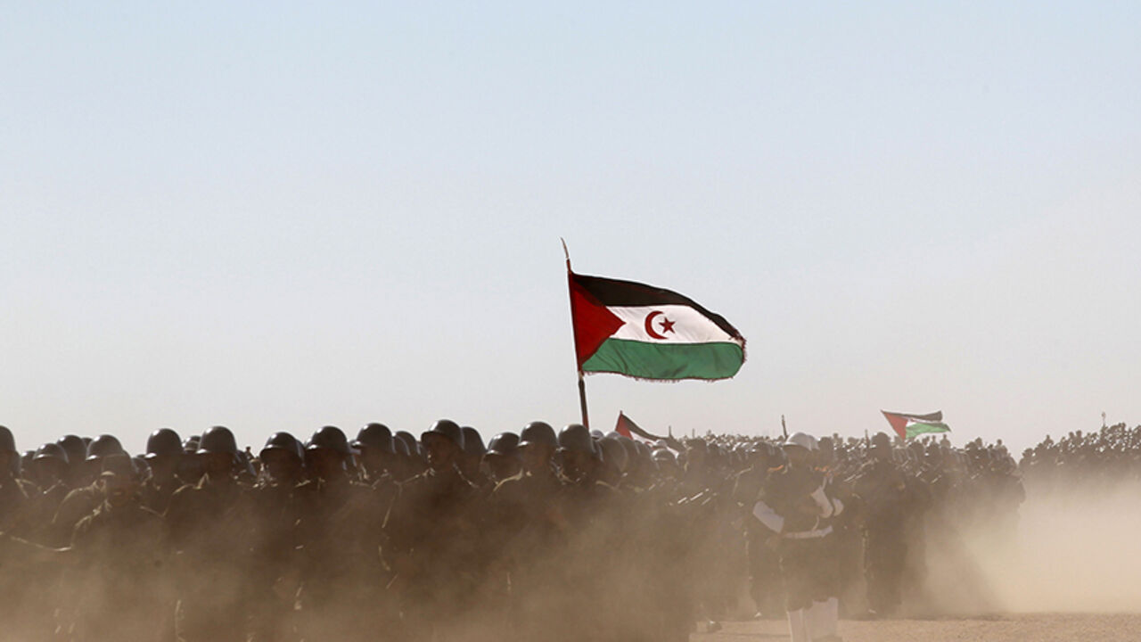 ALGERIA/ Polisario Front soldiers take part in a parade for the 35th anniversary celebrations of their independence movement for Western Sahara from Morocco, in Tifariti, southwestern Algeria February 27, 2011. REUTERS/Juan Medina (ALGERIA - Tags: CIVIL UNREST POLITICS MILITARY) - RTR2J6W4