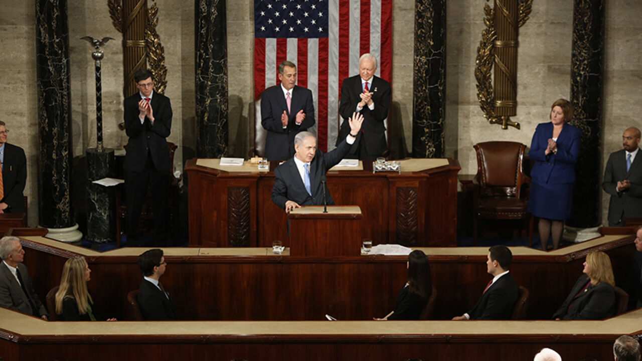 USA-ISRAEL/ Israeli Prime Minister Benjamin Netanyahu (C) acknowledges applause at the end of his speech to a joint meeting of Congress in the House Chamber on Capitol Hill in Washington, March 3, 2015. REUTERS/Jonathan Ernst (UNITED STATES - Tags: POLITICS) - RTR4RX0Q