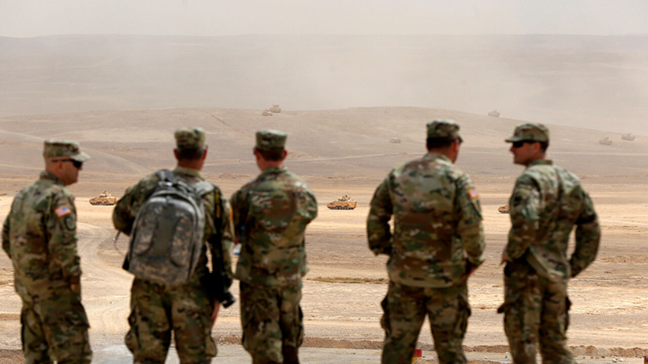 JORDAN-US/DRILL U.S. soldiers take part in Exercise Eager Lion at one of the Jordanian military bases in Zarqa, east of Amman, Jordan, May 24, 2016. REUTERS/Muhammad Hamed TPX IMAGES OF THE DAY - RTSFR5K