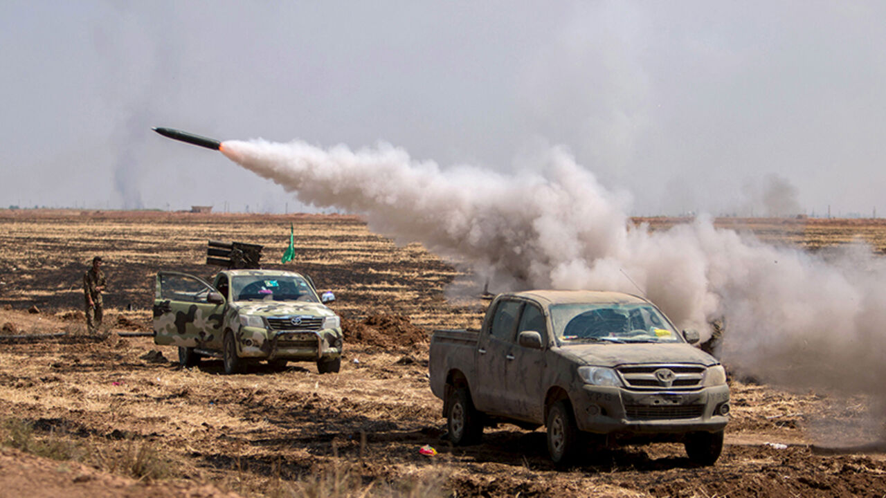 MIDEAST-CRISIS/KURDS Kurdish fighters fire shells towards what they said were Islamic State strongholds in Tel Abyad of Raqqa governorate after they said they took control of the area June 15, 2015. Syrian Kurdish-led forces said they had captured a town at the Turkish border from Islamic State on Monday, driving it away from the frontier in an advance backed by U.S.-led air strikes that has thrust deep into the jihadists' Syria stronghold. The capture of Tel Abyad by the Kurdish YPG and smaller Syrian rebel groups means the Sy