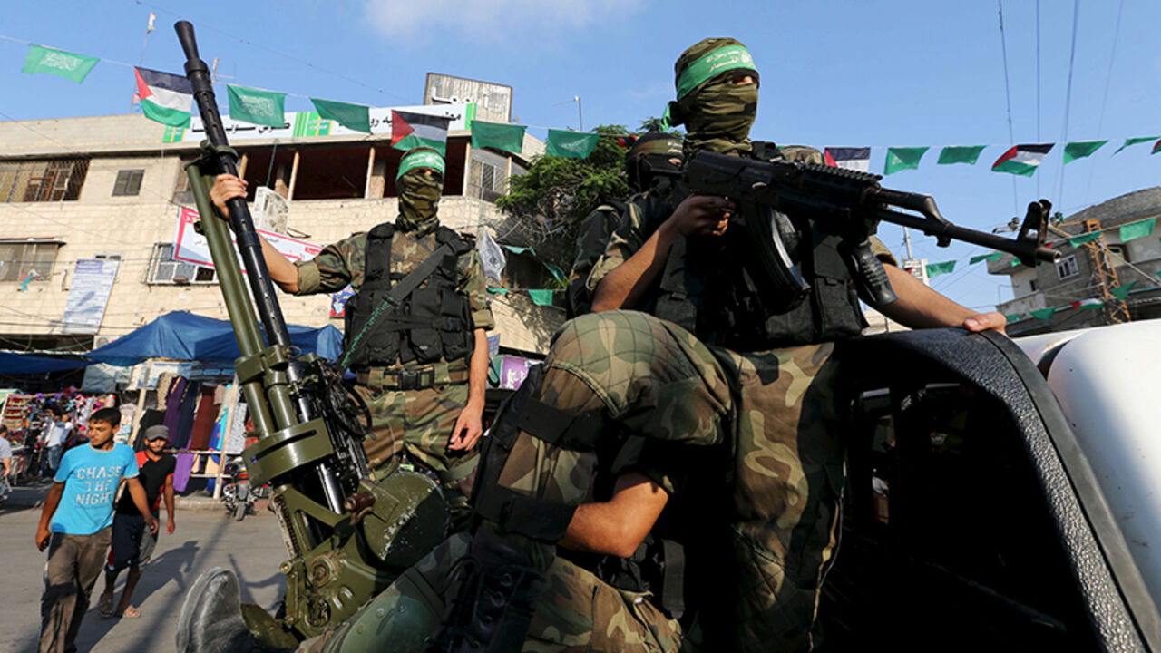 ISRAEL-PALESTINIANS/ Palestinian members of the al-Qassam Brigades, the armed wing of the Hamas movement, take part in an anti-Israel parade in Rafah, in the southern Gaza Strip July 13, 2015. REUTERS/Ibraheem Abu Mustafa
- RTX1K8RX