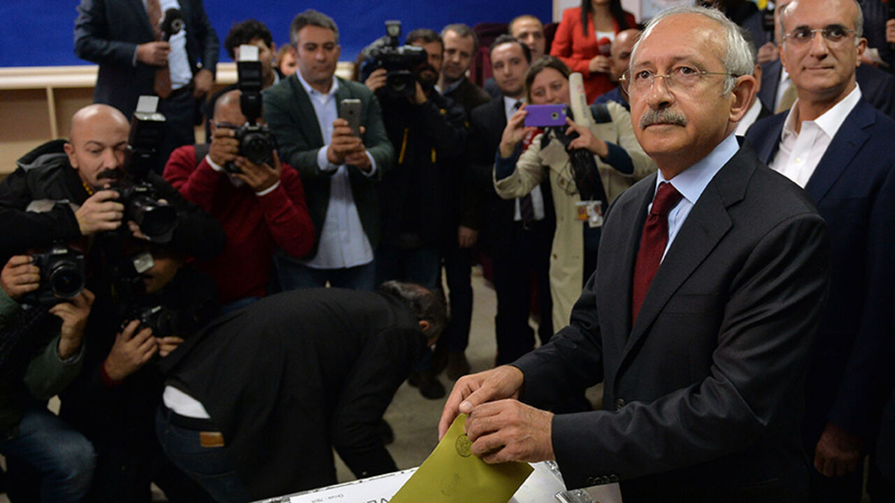 TURKEY-ELECTION/ Turkey's main opposition Republican People's Party (CHP) leader Kemal Kilicdaroglu casts his ballot at a polling station in Ankara, Turkey, November 1, 2015. Turks began voting on Sunday amid worsening security and economic worries in a snap parliamentary election that could profoundly impact the divided country's trajectory and that of President Tayyip Erdogan. The parliamentary poll is the second in five months, after the ruling AK Party founded by Erdogan failed to retain its single-party majority in Jun