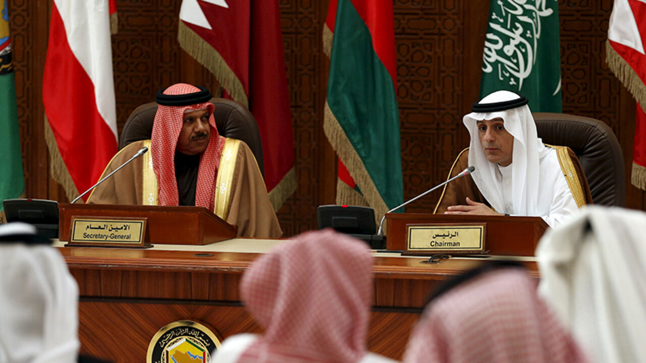 SAUDI-IRAN/ Saudi Arabia's Foreign Minister Adel al-Jubeir (R) and Secretary-General of the Gulf Cooperation Council (GCC) Abdullatif bin Rashid Al Zayani attend a news conference after an extraordinary meeting of the foreign ministers of GCC, in Riyadh January 9, 2016. REUTERS/Faisal Al Nasser - RTX21N8K