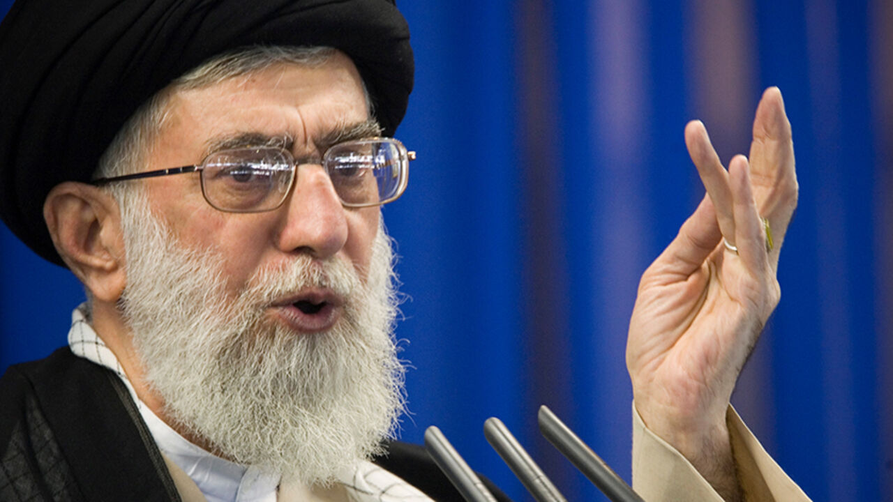 IRAN-USA/KHAMENEI Iran's Supreme Leader Ayatollah Ali Khamenei speaks during Friday prayers in Tehran September 14, 2007. REUTERS/Morteza Nikoubazl/File Photo - RTX2FG6B