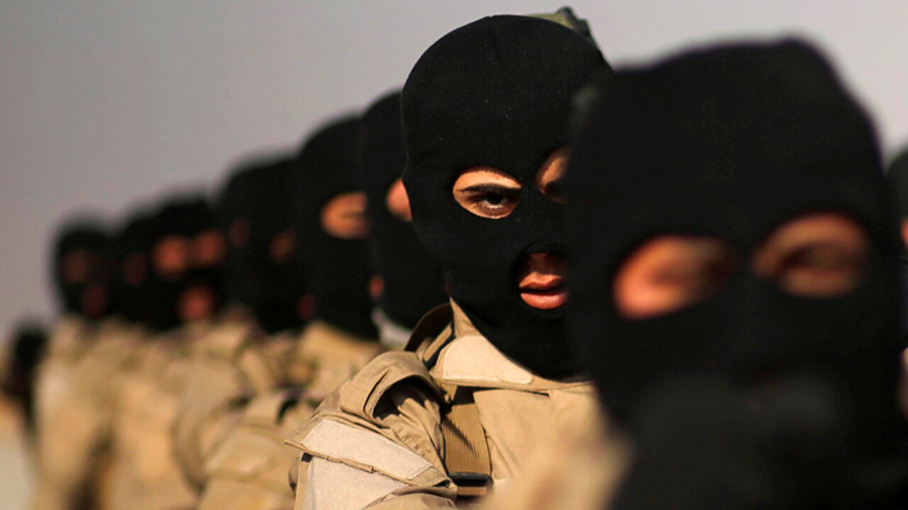 MIDEAST-CRISIS/IRAQ Iraqi fighters from Hashid Shaabi take part in a training at Makhmur camp in Iraq December 11, 2016. REUTERS/Mohammed Salem - RTX2UHUL