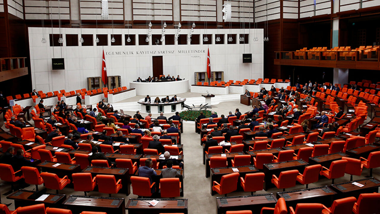 TURKEY-POLITICS/CONSTITUTION Turkish Parliament convene to debate on the proposed constitutional changes in Ankara, Turkey, January 12, 2017. REUTERS/Umit Bektas - RTX2YN10