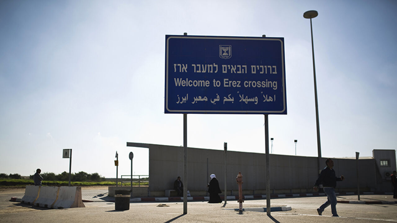 MIDEAST-ISRAEL/GAZA-CHILDREN A sign is seen at the Erez border crossing between Israel and northern Gaza Strip December 28, 2014. Hamas authorities in the Gaza Strip prevented on Sunday a group of Palestinian children who lost parents in the July-August war with Israel from making a rare goodwill visit to the Jewish state, organisers of the trip said. REUTERS/Amir Cohen (ISRAEL - Tags: POLITICS CIVIL UNREST) - RTR4JF9V