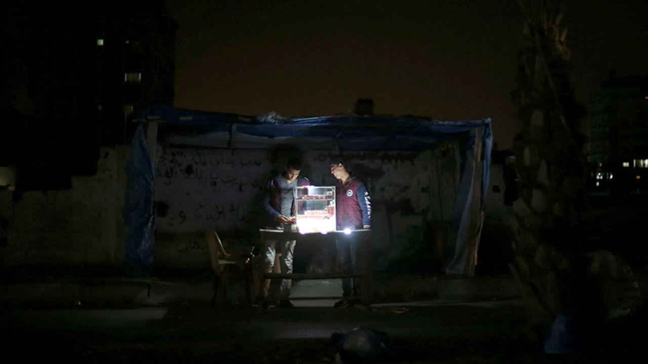 PALESTINIANS-GAZA/ABBAS A Palestinian vendor uses battery-powered lights as he sells cigarettes during power cut at Shati refugee camp in Gaza City April 25, 2017. Picture taken April 25, 2017. REUTERS/Mohammed Salem TPX IMAGES OF THE DAY - RTS14598