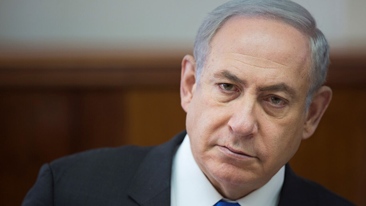 ISRAEL-POLITICS/ Israeli Prime Minister Benjamin Netanyahu chairs a weekly cabinet meeting in Jerusalem May 7, 2017. REUTERS/Oded Balilty/Pool - RTS15HS9