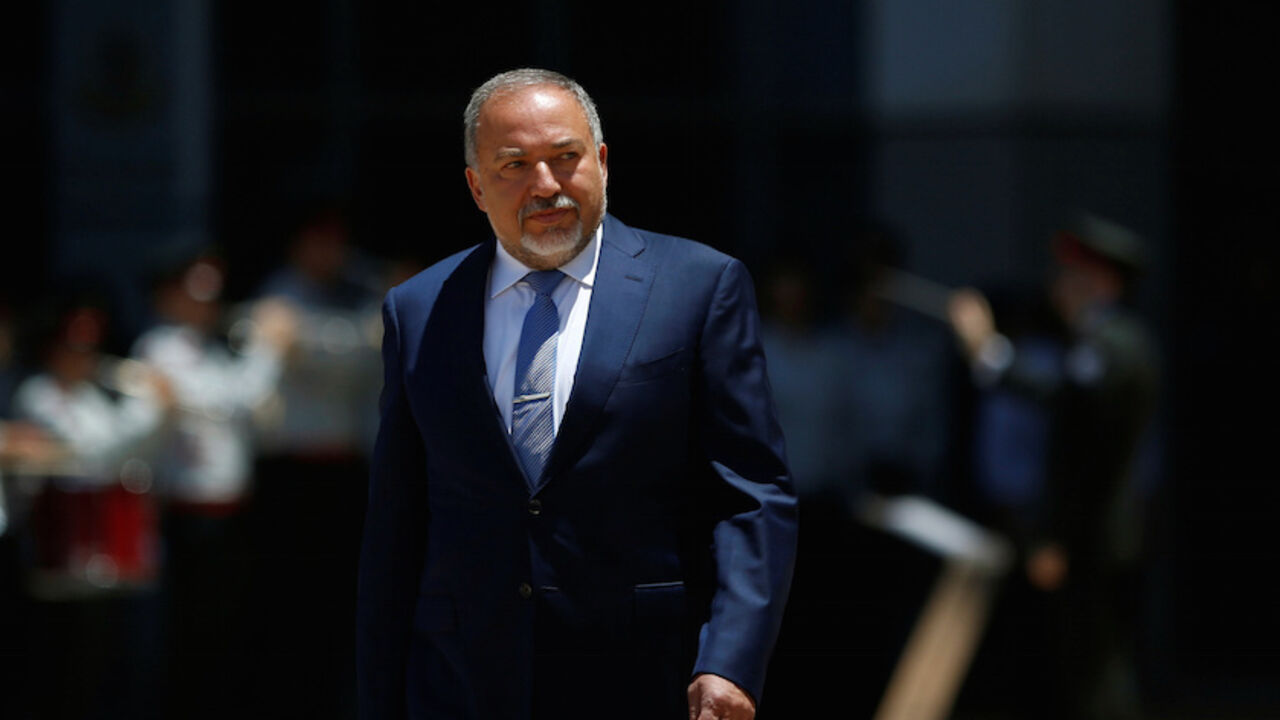 Israel's new Defence Minister, Avigdor Lieberman, head of far-right Yisrael Beitenu party, reviews an honour guard during a welcoming ceremony at the Defence Ministry in Tel Aviv, Israel May 31, 2016. REUTERS/Ronen Zvulun - RTX2EXRI