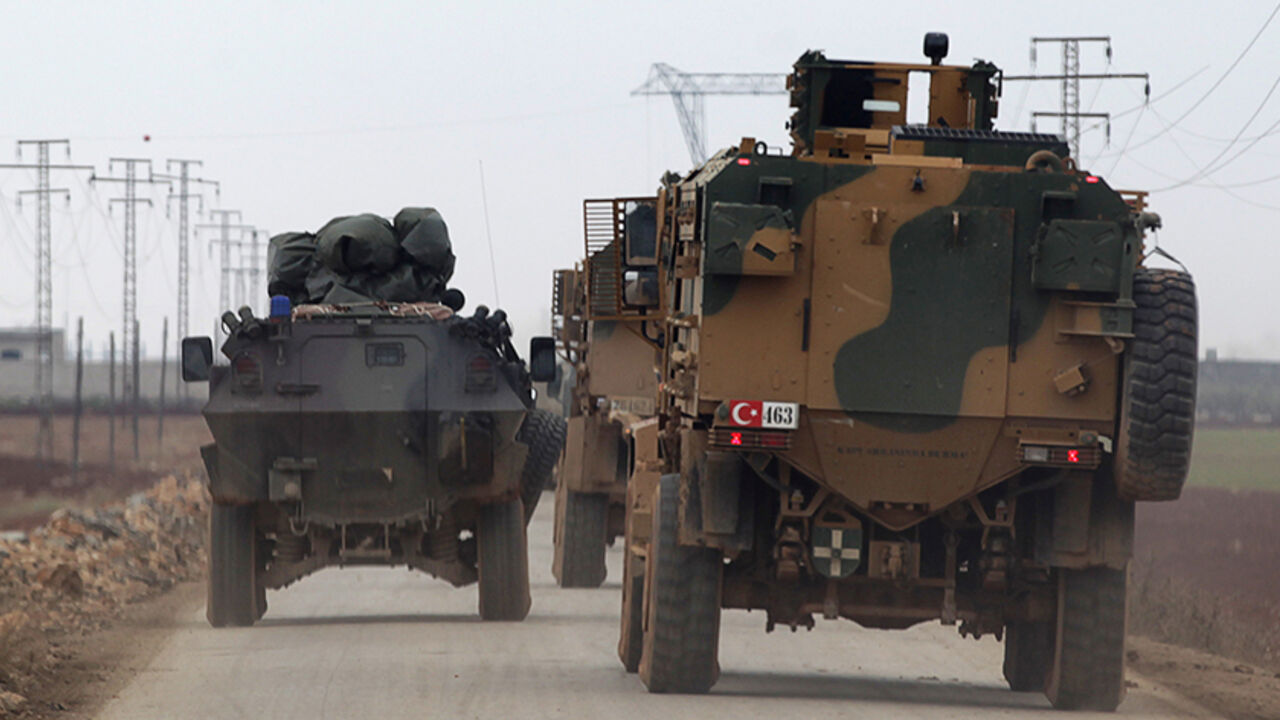 MIDEAST-CRISIS/SYRIA-TURKEY Turkish military vehicles drive in the Syrian rebel-held town of al-Rai, as they head towards the northern Syrian town of al-Bab, Syria January 4, 2017. REUTERS/Khalil Ashawi - RTX2XITU
