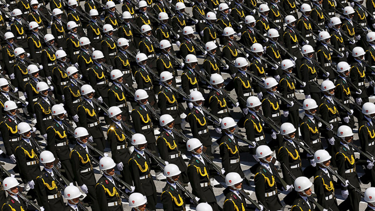 TURKEY-ANNIVERSARY/ Turkish soldiers march during a parade marking the 93rd anniversary of Victory Day in Ankara, Turkey, August 30, 2015. REUTERS/Umit Bektas - RTX1Q9PW