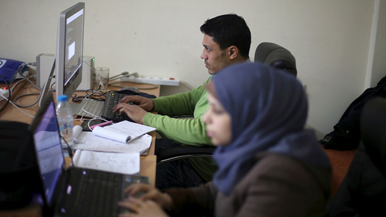 PALESTINIANS-GAZA/BUSINESS Young Palestinian entrepreneurs use their computers at Gaza Sky Geeks office, in Gaza City January 18, 2016. Picture taken January 18, 2016. REUTERS/Ibraheem Abu Mustafa - RTX242SL